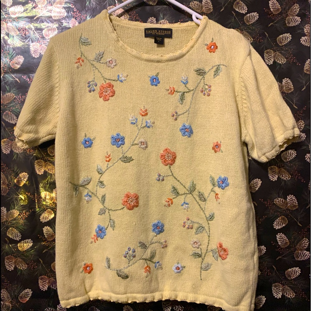 Salon Studio - Lg Women’s Sweater - $13